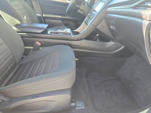 Used 2020 Ford Fusion SE image 17