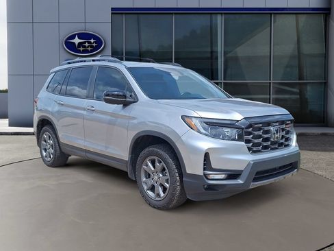 Used 2025 Honda Passport TrailSport image 4