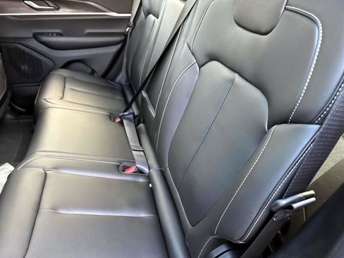 New 2025 Jeep Grand Cherokee Limited image 11