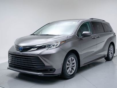 Used 2022 Toyota Sienna LE