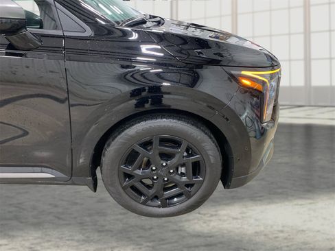 Used 2025 Kia Carnival SX Prestige image 23