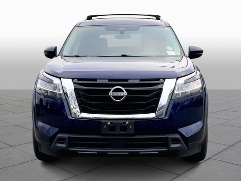Used 2022 Nissan Pathfinder SV w/ SV Premium Package image 3