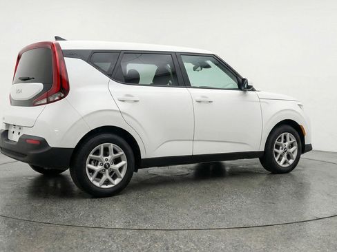 Used 2025 Kia Soul LX w/ LX Technology Package FWD image 9