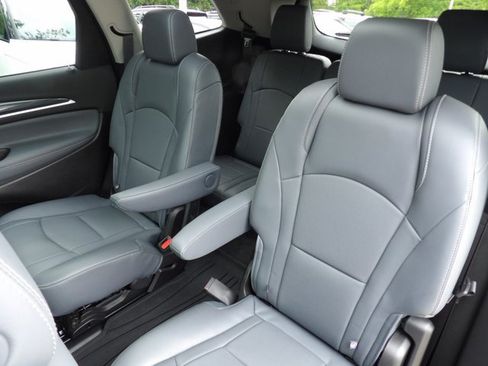 Used 2019 Buick Enclave Essence AWD/4WD image 23