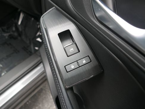 Used 2024 Nissan Rogue SV FWD image 25