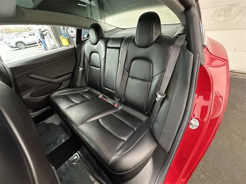 Used 2019 Tesla Model 3 Standard Range image 14
