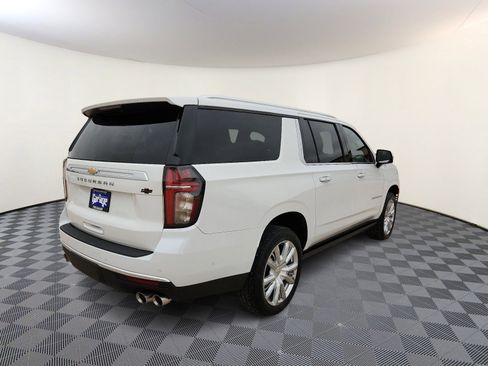 Used 2023 Chevrolet Suburban High Country w/ Advanced Technology Package AWD/4WD image 4