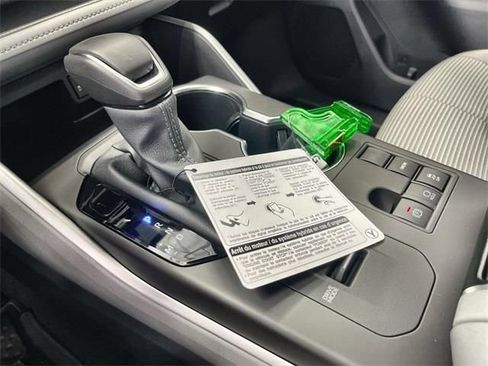 Used 2024 Toyota Highlander LE FWD image 20