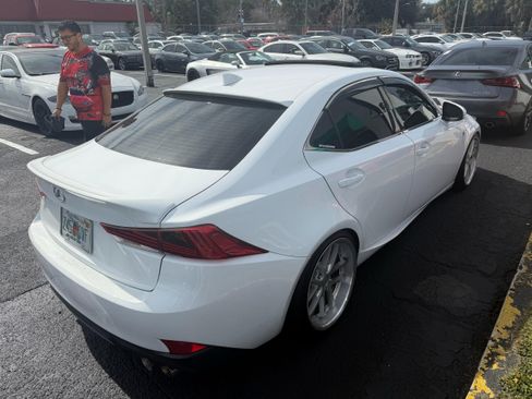 Used 2017 Lexus IS 350 F Sport image 9