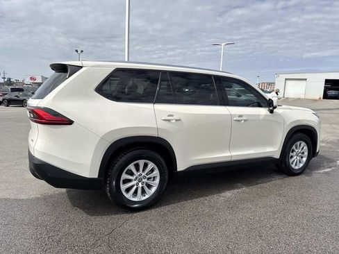 Used 2024 Toyota Grand Highlander FWD image 2