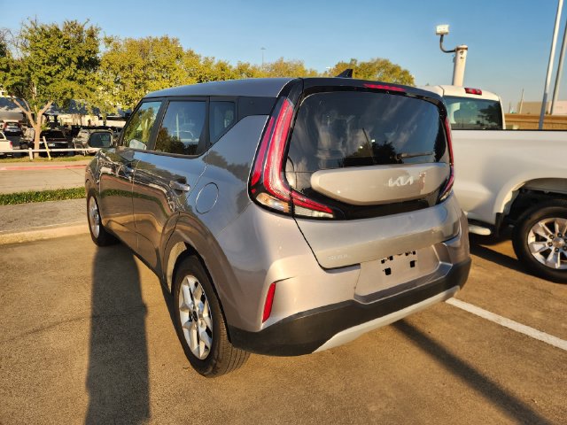 Used 2025 Kia Soul LX w/ LX Technology Package FWD image 4