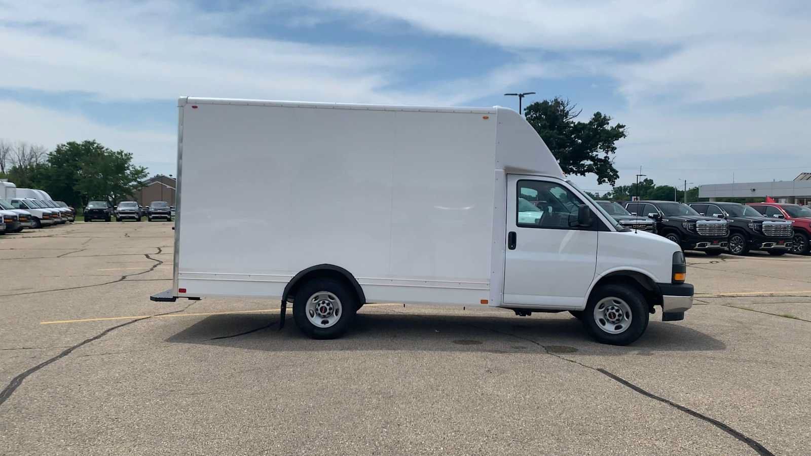 New 2025 GMC Savana 3500 w/ Power Convenience Package RWD image 9