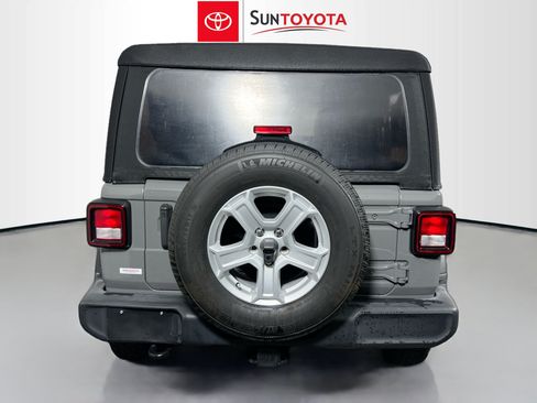 Used 2022 Jeep Wrangler Sport AWD/4WD image 5
