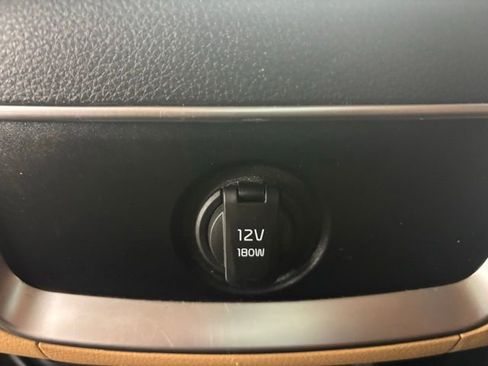Used 2024 Kia Carnival LX FWD image 16