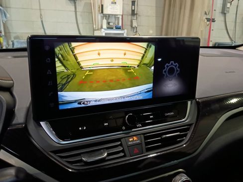 Used 2024 Nissan Altima 2.5 SR w/ SR Premium Package FWD image 19