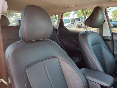 Used 2024 Hyundai Kona Limited FWD image 12