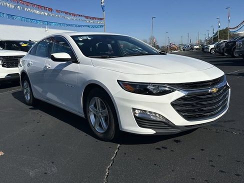 Used 2024 Chevrolet Malibu LT FWD image 2
