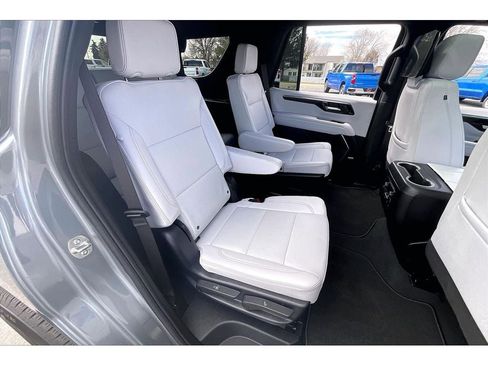 Used 2025 Chevrolet Tahoe Premier AWD/4WD image 28