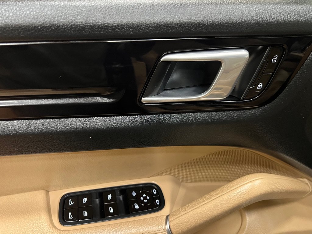 Used 2020 Porsche Cayenne AWD/4WD image 39