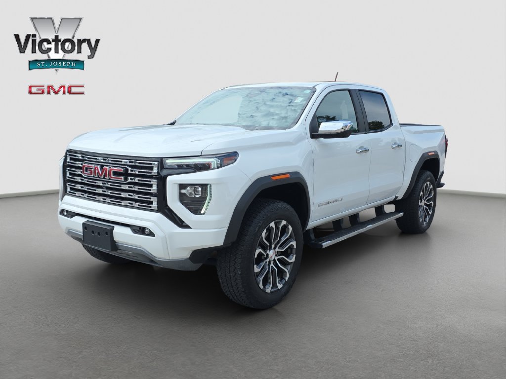 Used 2024 GMC Canyon Denali AWD/4WD image 3