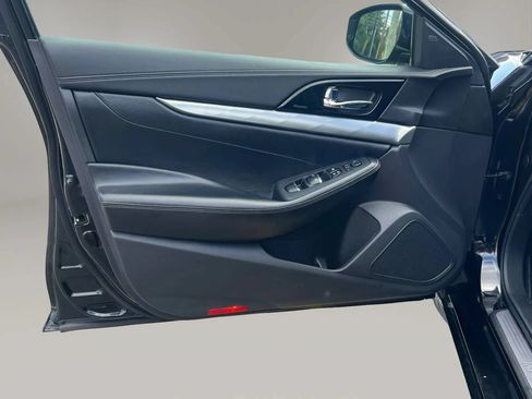 Used 2022 Nissan Maxima SV w/ Floor Mat Group FWD image 11