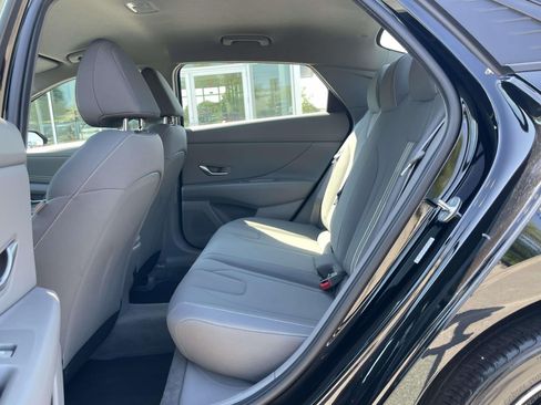 Used 2023 Hyundai Elantra SEL w/ Convenience Package FWD image 9