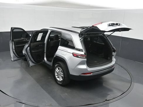 Used 2025 Jeep Grand Cherokee Laredo AWD/4WD image 58