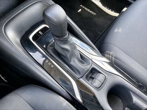 Used 2021 Toyota Corolla LE FWD image 25