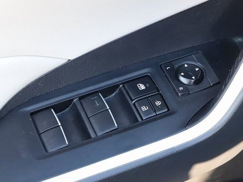 Used 2019 Toyota RAV4 XLE Premium image 20