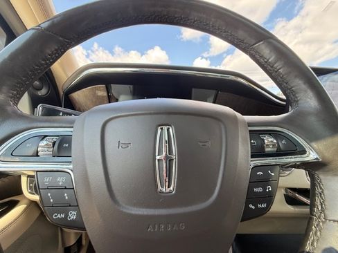 Used 2019 Lincoln Navigator Reserve AWD/4WD image 25
