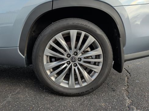 Used 2024 Toyota Highlander Platinum FWD image 26
