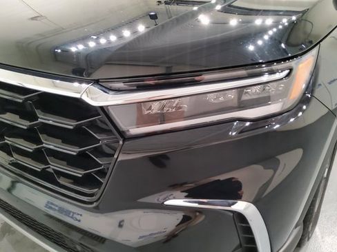 Used 2023 Honda Pilot Touring image 9