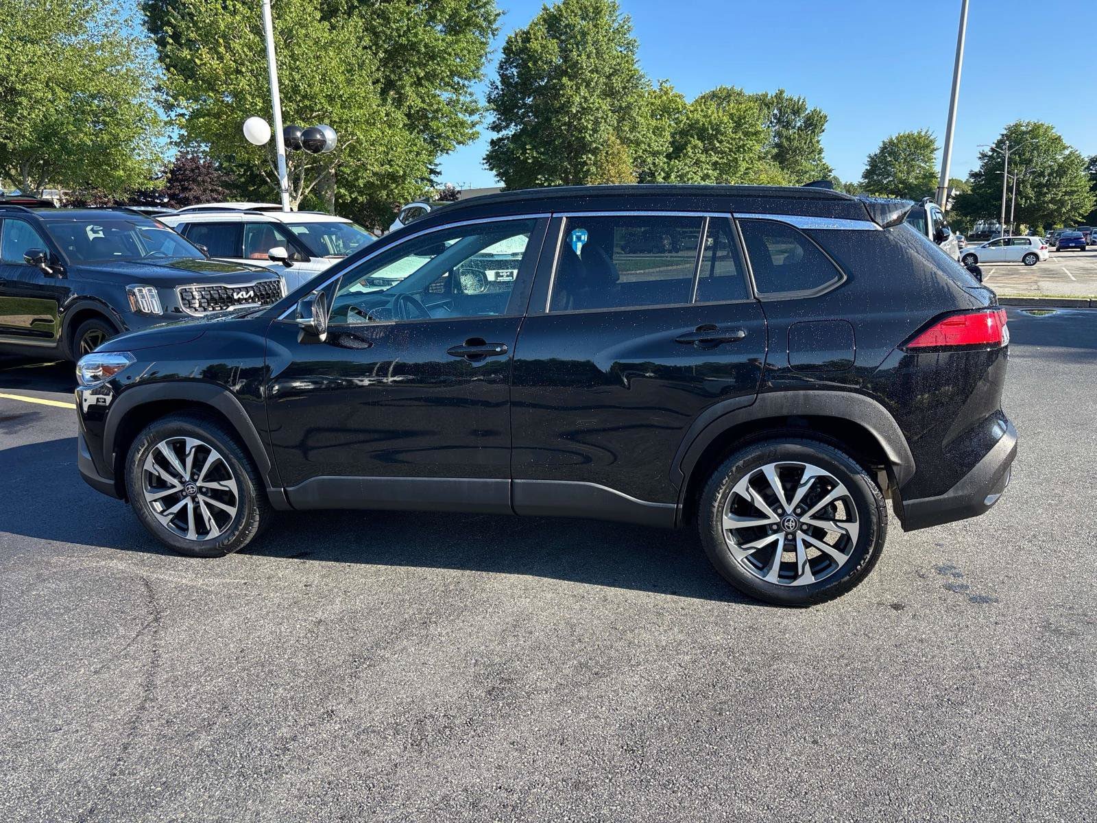 Used 2022 Toyota Corolla Cross XLE AWD/4WD image 2