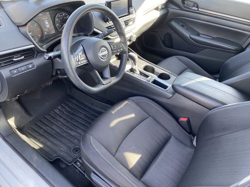Used 2024 Nissan Altima 2.5 S FWD image 11