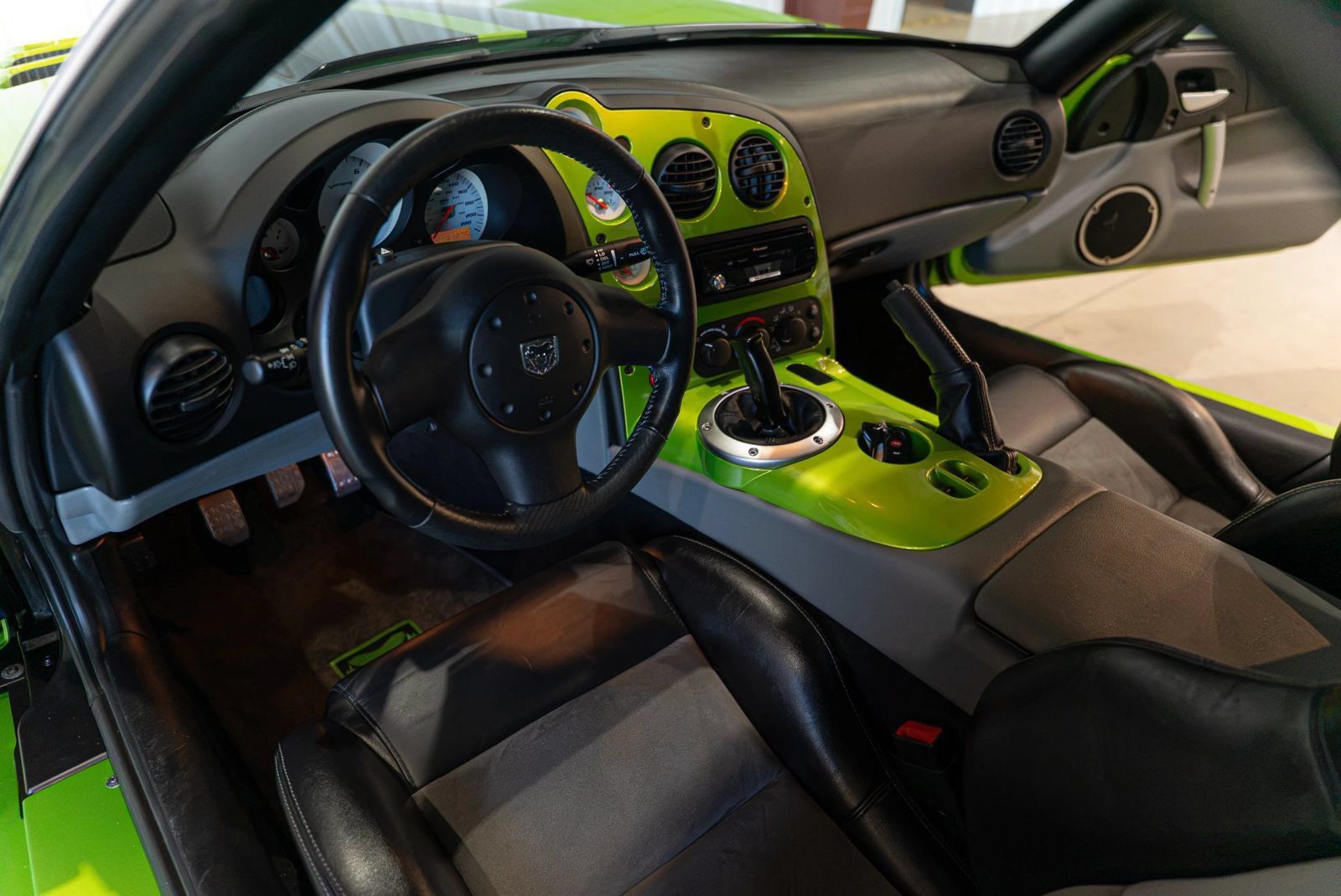 Used 2010 Dodge Viper SRT-10 RWD image 32
