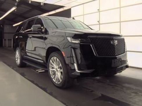 Used 2024 Cadillac Escalade Premium Luxury w/ Performance Package image 11