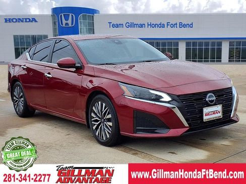 Used 2024 Nissan Altima 2.5 SV w/ SV Premium Package image 1