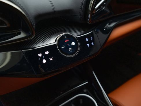 Certified 2025 Ferrari Purosangue image 26