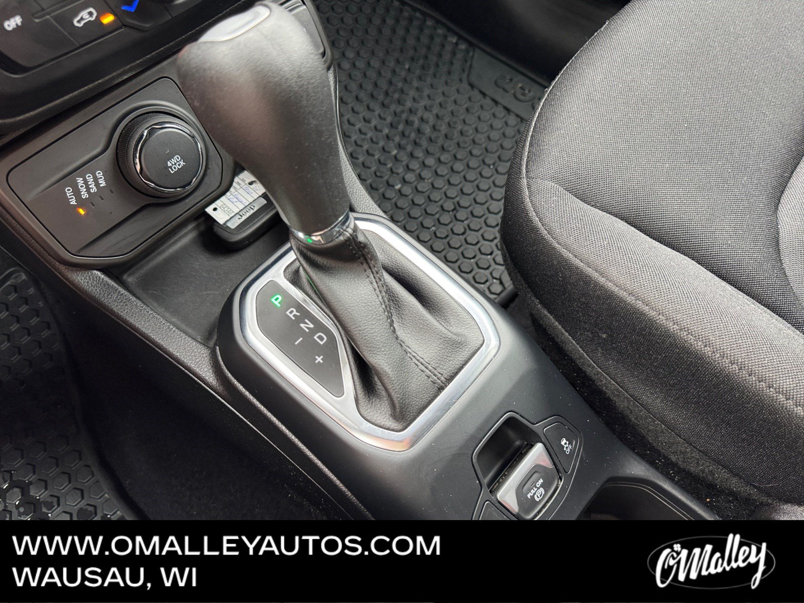 Used 2020 Jeep Renegade Latitude w/ Cold Weather Group AWD/4WD image 23