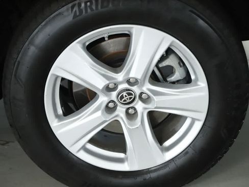 Used 2023 Toyota Highlander L FWD image 39