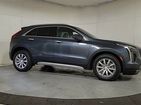 Certified 2020 Cadillac XT4 Premium Luxury w/ Cold Weather Package image 9