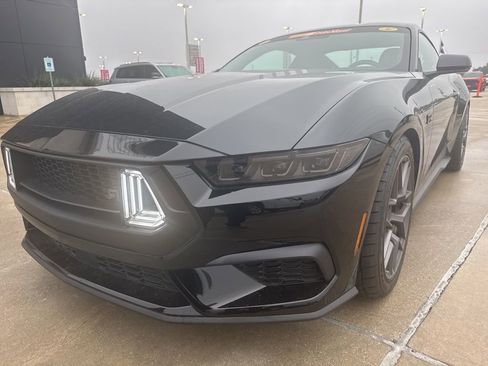 Used 2025 Ford Mustang Coupe image 3