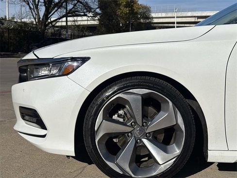 Used 2020 Honda Accord Touring image 5
