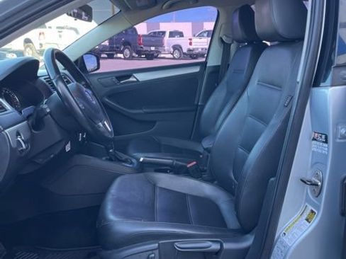 Used 2013 Volkswagen Jetta SE FWD image 37