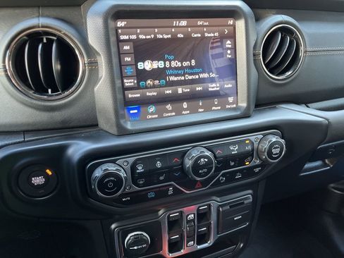 Used 2023 Jeep Wrangler Unlimited Sahara image 33