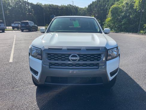 Used 2025 Nissan Frontier SV RWD image 2