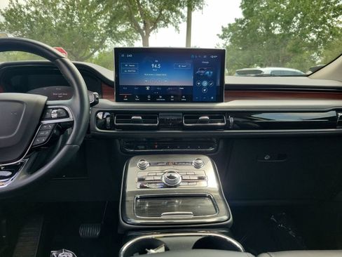 Used 2023 Lincoln Nautilus Reserve w/ Equipment Group 202A AWD/4WD image 17
