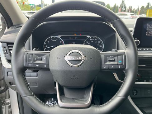 Used 2025 Nissan Rogue SV AWD/4WD image 30