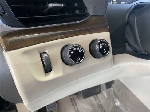 Used 2020 Cadillac Escalade Luxury image 15