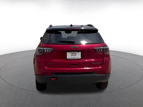 Used 2025 Jeep Compass Trailhawk AWD/4WD image 12